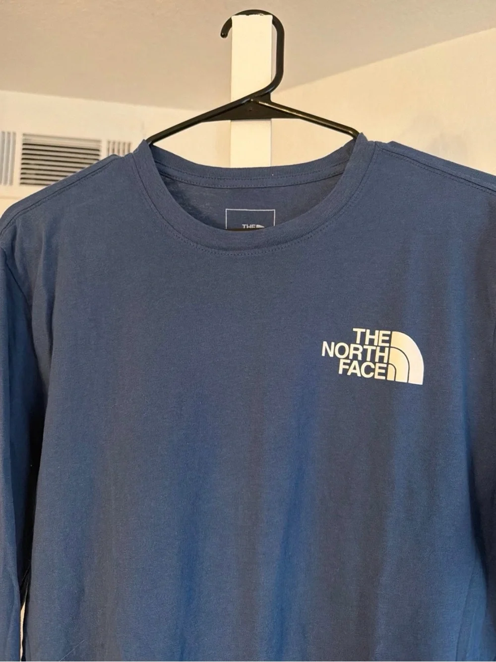 The North Face Long Sleeve Shirt. Men’s Size Small